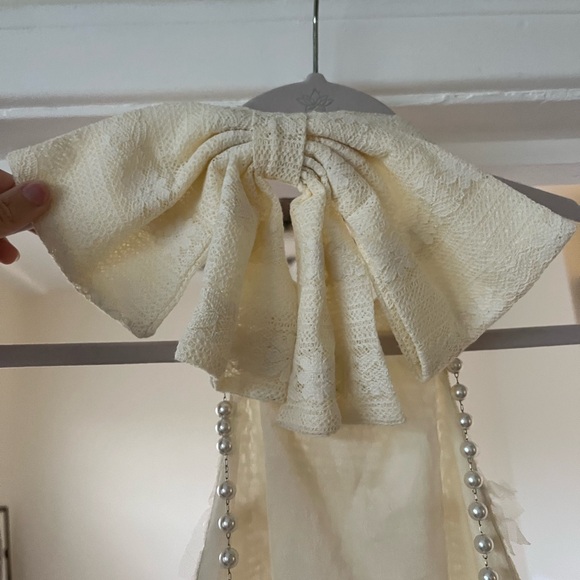 Elegant Cream Halter Dress - Picture 4 of 4